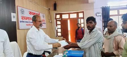 मुख्यमंत्री युवा उद्यमी विकास अभियान: दो युवाओं को 9.35 लाख रुपये के ऋण स्वीकृति चेक वितरित