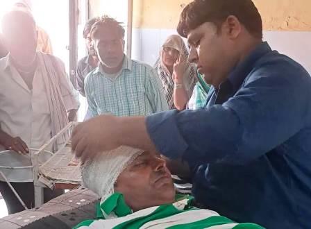 सादाबाद : सीढ़ियों से गिरकर सफाई कर्मचारी घायल, ड्यूटी कर घर लौटे कर्मी के साथ हुई घटना, आगरा रेफर