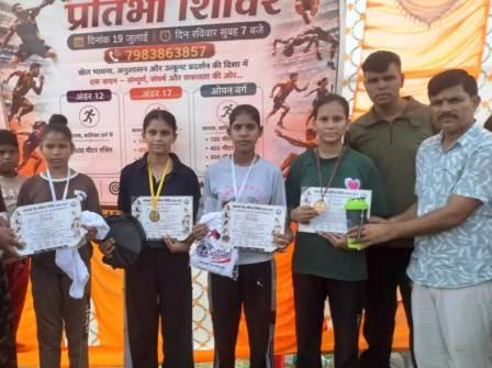 सादाबाद : दौड़ प्रतियोगिता में युवाओं ने दिखाया दम, गांव शेरपुर में एकम तेज फाउंडेशन और शेरपुर रनिंग ग्रुप द्वारा हुआ आयोजन