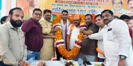 सिकन्दराराऊ में हुआ भाजपा प्रदेश मंत्री यतेन्द्र शर्मा का अभिनंदन, विधायक वीरेंद्र सिंह राणा ने दी शुभकामनाएं