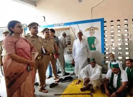 सादाबाद : वांगचुक के समर्थन में किसान संगठन ने की भूख हड़ताल, भारतीय किसान यूनियन (टिकैत) ने किया पर्यावरणविद सोनम वांगचुक का समर्थन