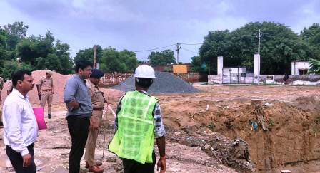 हाथरस को मिलेगी आधुनिक कन्वेंशन सेंटर की सौगात, निर्माण कार्य का डीएम ने किया निरीक्षण, बोले : उच्च गुणवत्ता के साथ समयबद्ध पूरा हो निर्माण कार्य