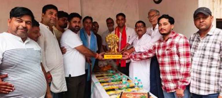 सासनी में भाजपा प्रदेश मंत्री यतेंद्र शर्मा का भव्य स्वागत, सरकार की उपलब्धियां गिनाईं