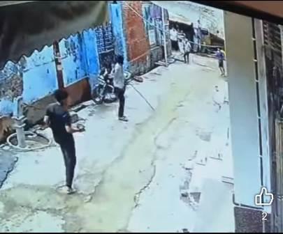 सिकन्दराराऊ में दो पक्षों के बीच पथराव, इलाके में मची अफरा-तफरी, पुलिस जांच में जुटी