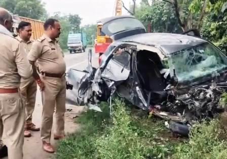 सादाबाद : ट्रक और कार की भिड़ंत में महिला की मौत, हाथरस रोड पर कस्बे के निकट हुई हादसे में मासूम सहित करीब आधा दर्जन घायल, कार चालक को नींद की झप्पी आने के कारण हुआ भीषण हादसा