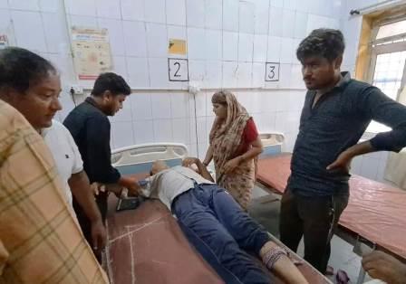 सादाबाद : शौच को जा रहे व्यक्ति को सांप ने डसा, गांव गढ़ उमराव का मामला, हालत गंभीर होने पर किया रेफर
