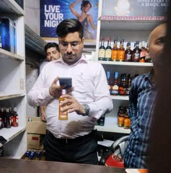 ढाबे पर शराब पिलाने वालों के खिलाफ होगी सख्त कार्यवाही, शराब पीकर गाड़ी चलने वालों की हुई चेकिंग