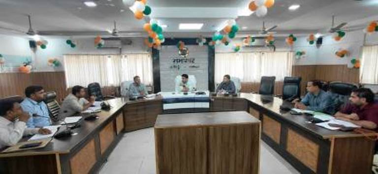 बरसात से पहले जलभराव रोकने के पुख्ता इंतजाम करें: जिलाधिकारी, जलभराव और सफाई व्यवस्था पर विशेष फोकस, डीएम ने की विकास कार्यों की समीक्षा