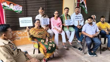 छात्रों के मुद्दे पर कांग्रेस का धरना जारी, चंद्रगुप्त विक्रमादित्य ने लोकतांत्रिक अधिकारों की रक्षा की उठाई मांग