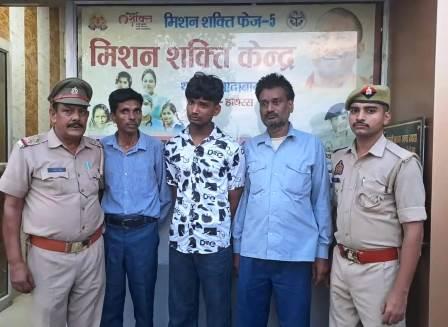 सादाबाद : आठ दिन बाद सकुशल लौटा लापता किशोर, दिल्ली, मुंबई के बाद लौटकर राया पहुंचा, पुलिस ने किया परिजनों के सुपुर्द