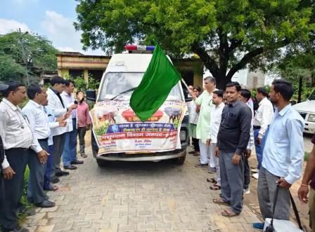 सादाबाद : विधायक ने हरी झंडी दिखाकर किया टीकाकरण वैन को रवाना, राष्ट्रीय पशुरोग नियंत्रण कार्यक्रम के तहत निःशुल्क खुरपका-मुंहपका टीकाकरण अभियान की शुरूआत