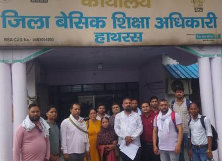 स्मार्ट क्लास हैं, लेकिन बिजली नहीं, अटेवा ने बीएसए को सौंपा ज्ञापन