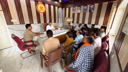 कांवड़ यात्रा-2026: हाथरस पुलिस ने डीजे संचालकों के साथ की बैठक, दिशा-निर्देशों का पालन करने की चेतावनी