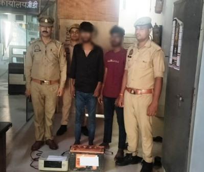 इन्वर्टर-बैटरी चोरी का खुलासा, हाथरस जंक्शन पुलिस ने दो आरोपियों को दबोचा