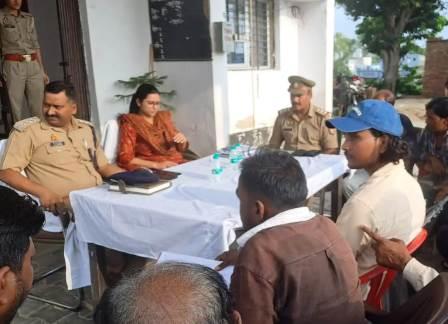 सादाबाद : कांवड़ यात्रा के दौरान नहीं बजेगा तेज डीजे, कोतवाली परिसर में हुई बैठक में डीजे एवं साउंड सिस्टम संचालकों को कड़े निर्देश