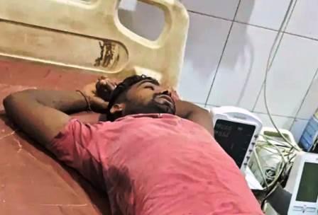 सादाबाद : कार की टक्कर से फल विक्रेता घायल, जलेसर रोड पर कार ने फल की ठेल को मारी टक्कर, मौके से फरार