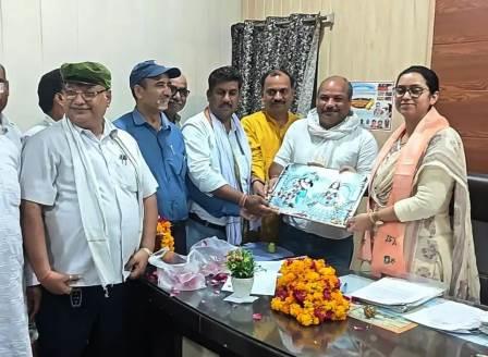सादाबाद : शिक्षक संघ ने नवागत अधिकारियों का स्वागत, स्वागत, सम्मान कार्यक्रम में शामिल हुई एसडीएम, तहसीलदार और नायब तहसीलदार