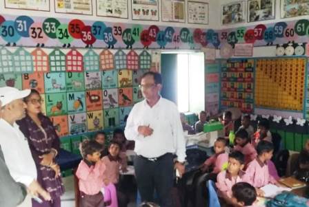 सादाबाद : निरीक्षण के दौरान बच्चों की उपस्थिति बढ़ाने पर जोर, बीएसए ने सहपऊ बीआरसी सहित कई विद्यालयों का किया निरीक्षण