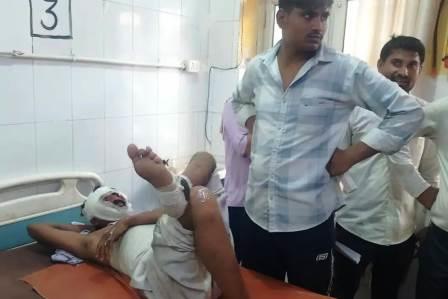 सादाबाद : सड़क हादसों में महिला सहित पांच घायल, सहपऊ के बाइक फिसलने से दंपति घायल, नगला ब्राह्मण के निकट मैक्स ने बाइक सवारों को रौंदा
