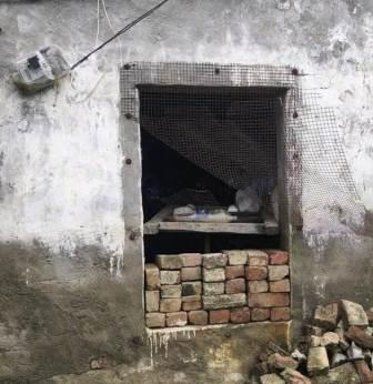 सादाबाद : पोल्ट्री फार्म से इनवर्टर, बैटरी चोरी, फार्म स्वामी ने पुलिस को दी शिकायत, चोरों की तलाश में जुटी पुलिस