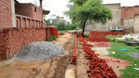ग्राम पंचायत की जमीन पर नगर पंचायत द्वारा सड़क निर्माण का आरोप, एसडीएम से जांच की मांग
