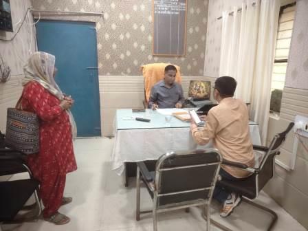 मुख्य चिकित्सा अधिकारी ने सीएचसी मुरसान का किया औचक निरीक्षण, व्यवस्थाओं का लिया जायजा