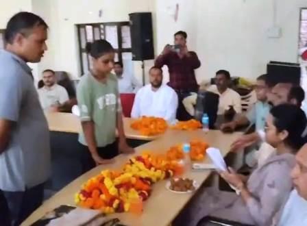 सादाबाद : निजी विद्यालय की अव्यवस्था, फीस बढ़ोत्तरी की शिकायत, अभिभावक ने एसडीएम से की शिकायत, जांच कराए जाने की मांग