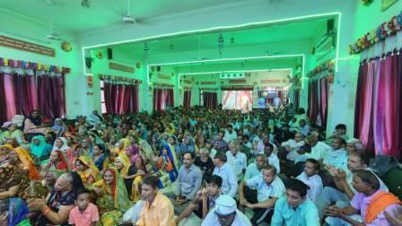 कृपाल आश्रम में गुरु पूर्णिमा पर्व श्रद्धा एवं भक्ति के साथ मनाया गया, भजनों से भक्तिमय हुआ वातावरण