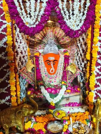 बुधवार (29/07/26) दर्शन श्री गणेश जी महाराज हरीपर्वत, तरफरा रोड हाथरस