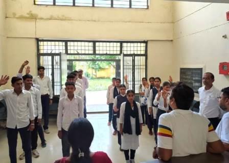 सादाबाद : छात्र छात्राओं को दिलाई नशा मुक्ति की शपथ, राजकीय महाविद्यालय कुरसंडा में नशा मुक्त भारत’ अभियान के तहत हुआ कार्यक्रम
