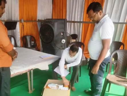 सादाबाद : सीएमओ ने जांची कांवड़ शिविरों की व्यवस्थाएं, करीब आधा दर्जन शिविरों में पहुंचकर स्वास्थ्य टीम को दिए जरूरी निर्देश, जरूरी दवाएं, ओआरएस, पेयजल की पर्याप्त व्यवस्था बनाए रखने पर जोर