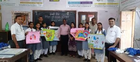 सादाबाद : वंदिता ने बनाया सबसे शानदार पोस्टर, इंटर कॉलेज में संचारी रोड विषय पर पोस्टर प्रतियोगिता का आयोजन