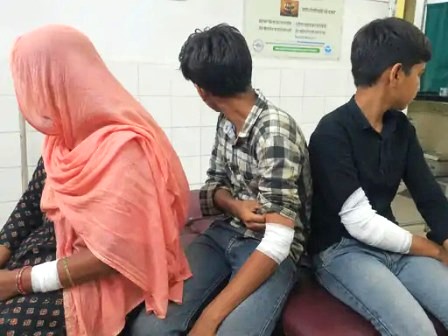 सिकन्दराराऊ : गाली-गलौज का विरोध करने पर लाठी-डंडों से हमला, जान से मारने की धमकी देने का आरोप