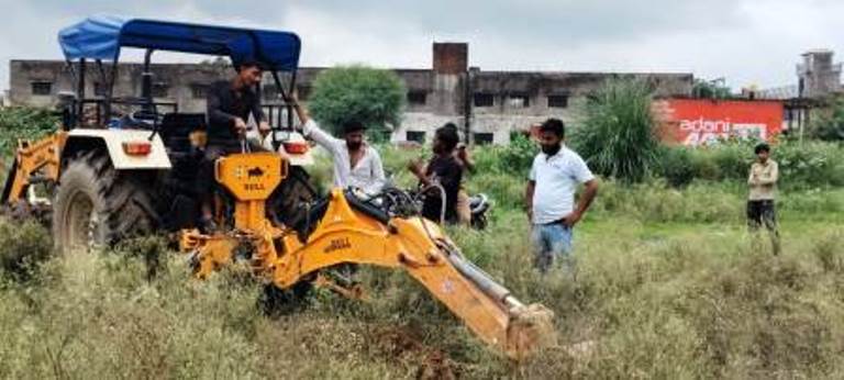 हसायन : विद्युत खंभा में करंट आने से हुई निराश्रित गौवंश की मौत