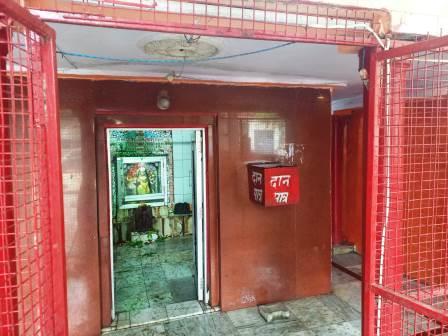  हसायन : प्राचीन मातय हेलीकॉप्टर से पुष्पवर्षा या आस्था के नाम पर दिखावा? हाथरस में फूलों की पवित्रता पर उठे गंभीर सवाल