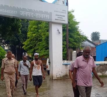 हसायन : पुलिस के सामने हुआ झगडा फसाद, वरिष्ठ उपनिरीक्षक ने दर्ज कराई झगडा फसाद की दोनो पक्षों की तीन महिलाओं सहित सत्रह के खिलाफ रिपोर्ट