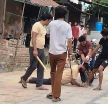 सिकन्दराराऊ में युवक से बेरहमी से मारपीट का आरोप, वीडियो वायरल होने के बाद पुलिस ने शुरू की जांच