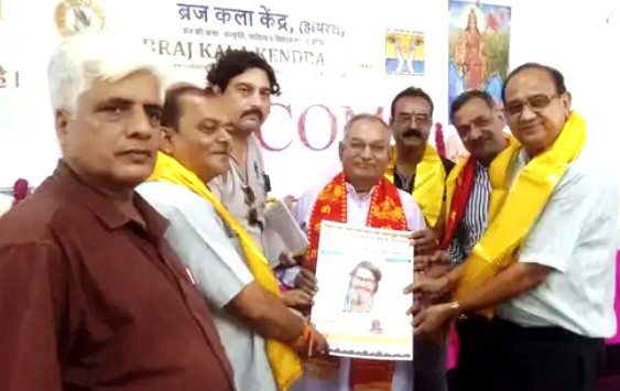 आशु कवि अनिल बौहरे के 75वें जन्मोत्सव पर सजा काका हाथरसी स्मारक, कविताओं के बीच दिवंगत पत्रकारों को दी श्रद्धांजलि