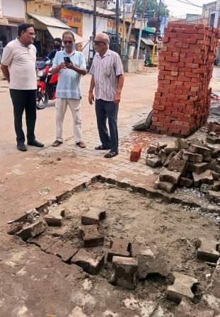 गौशाला के मुख्य गेट पर ट्रांसफार्मर लगाने का विरोध, व्यापारियों और समाजसेवियों ने जताई हादसे की आशंका