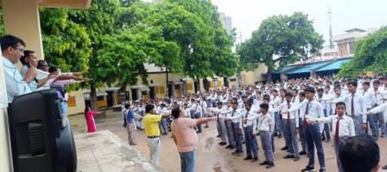 सादाबाद : व्यक्ति, परिवार और समाज के लिए घातक है नशा, सादाबाद इंटर कॉलेज में छात्र छात्राओं को पढ़ाया नशा मुक्ति का पाठ