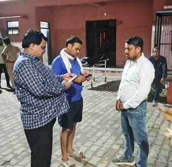 सादाबाद : वाहन की टक्कर से टैंपो सवार की मौत, नौ घायल, त्रयोदशी संस्कार कार्यक्रम से गांव आदर्श नगर लौट रहे थे टैंपो सवार लोग, जलेसर रोड पर अज्ञात वाहन ने मारी टक्कर