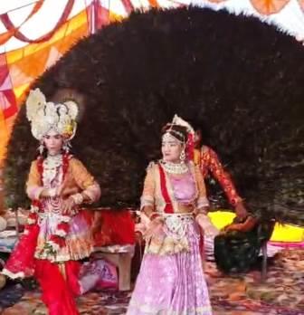 सहपऊ : शिव विवाह के भजनों से गूंजा बनियाना मोहल्ला, सावन के सोमवार को हुआ धार्मिक आयोजन, झांकियों ने मोहा श्रद्धालुओं का मन