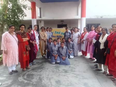 नाटक के जरिए हेलमेट, यातायात नियमों और सुरक्षित वाहन चलाने के प्रति किया जागरूक