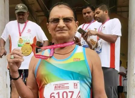 सादाबाद : हाफ मैराथन में 68 वर्षीय मोहन सिंह ने जीता मेडल, माउंट आबू में हुआ था दादी प्रकाशमणि अंतरराष्ट्रीय आबू हाफ मैराथन का आयोजन