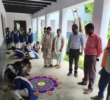 मुरसान में ‘हर घर तिरंगा’ की धूम, छात्राओं ने रंगोलियों में उकेरी देशभक्ति
