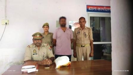 मुरसान पुलिस ने 20 क्वार्टर अवैध देशी शराब के साथ आरोपी को दबोचा