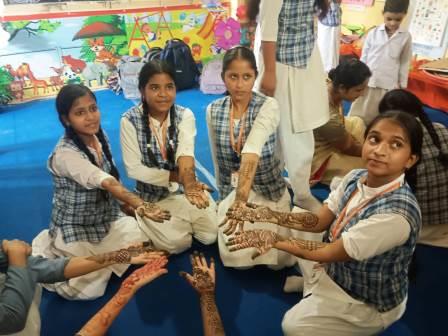 पुरदिलनगर : सरस्वती विद्या मंदिर में मेहंदी प्रतियोगिता आयोजित, छात्राओं ने दिखाई प्रतिभा