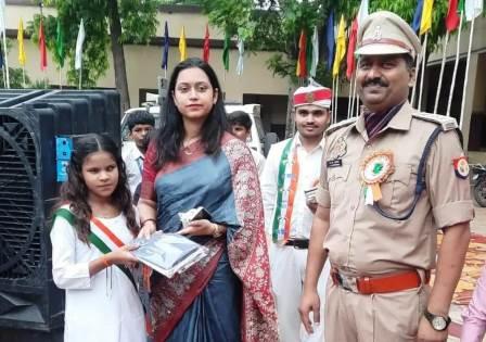 सादाबाद : सरकारी भवनों पर फहराया तिरंगा, तहसील में एसडीएम रितु सिरोही ने किया ध्वाजारोहण,नगर पंचायत कार्यालय, ब्लॉक, सीएचसी एबीआरसी आदि भवनों पर मनाया गया स्वतंत्रता दिवस