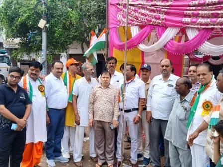 व्यापारियों और ट्रांसपोर्टरों ने धूमधाम से मनाया 80वां स्वतंत्रता दिवस