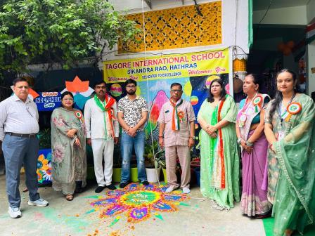 सिकन्दराराऊ : टैगोर इंटरनेशनल स्कूल सिकंदराराऊ में हर्षोल्लास से मनाया गया 80वां स्वतंत्रता दिवस, ध्वजारोहण के बाद छात्र-छात्राओं ने सांस्कृतिक प्रस्तुतियों से बांधा समां, हरियाली तीज पर भी दी मनमोहक प्रस्तुति